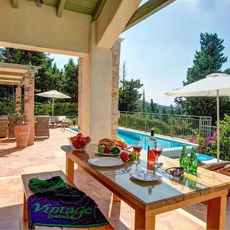 Sleeps 5 Pool Air Con Wifi וילה Mánganos