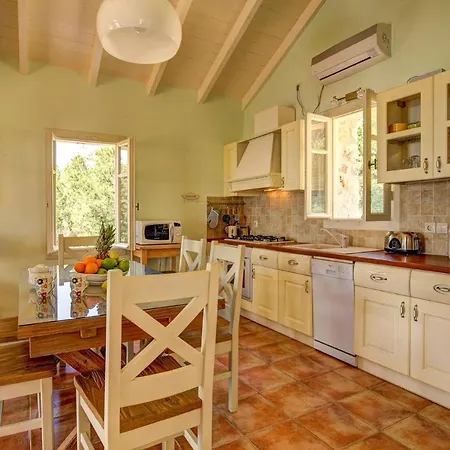 Sleeps 5 Pool Air Con Wifi וילה Mánganos