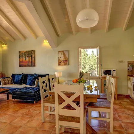 וילה Sleeps 5 Pool Air Con Wifi Mánganos