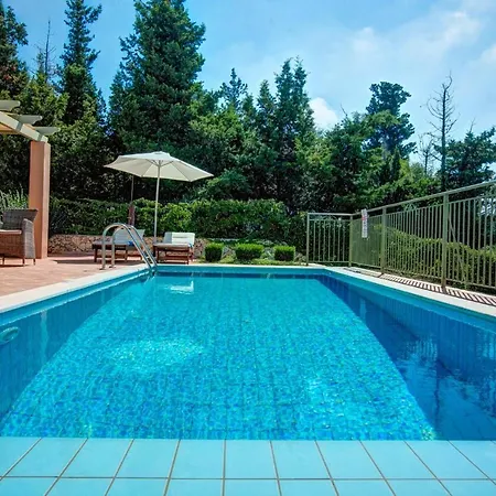 Villa Sleeps 5 Pool Air Con Wifi *