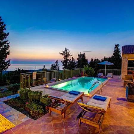 Villa Sleeps 5 Pool Air Con Wifi