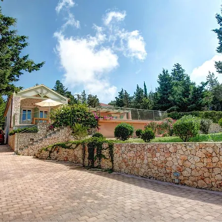 Sleeps 5 Pool Air Con Wifi Villa